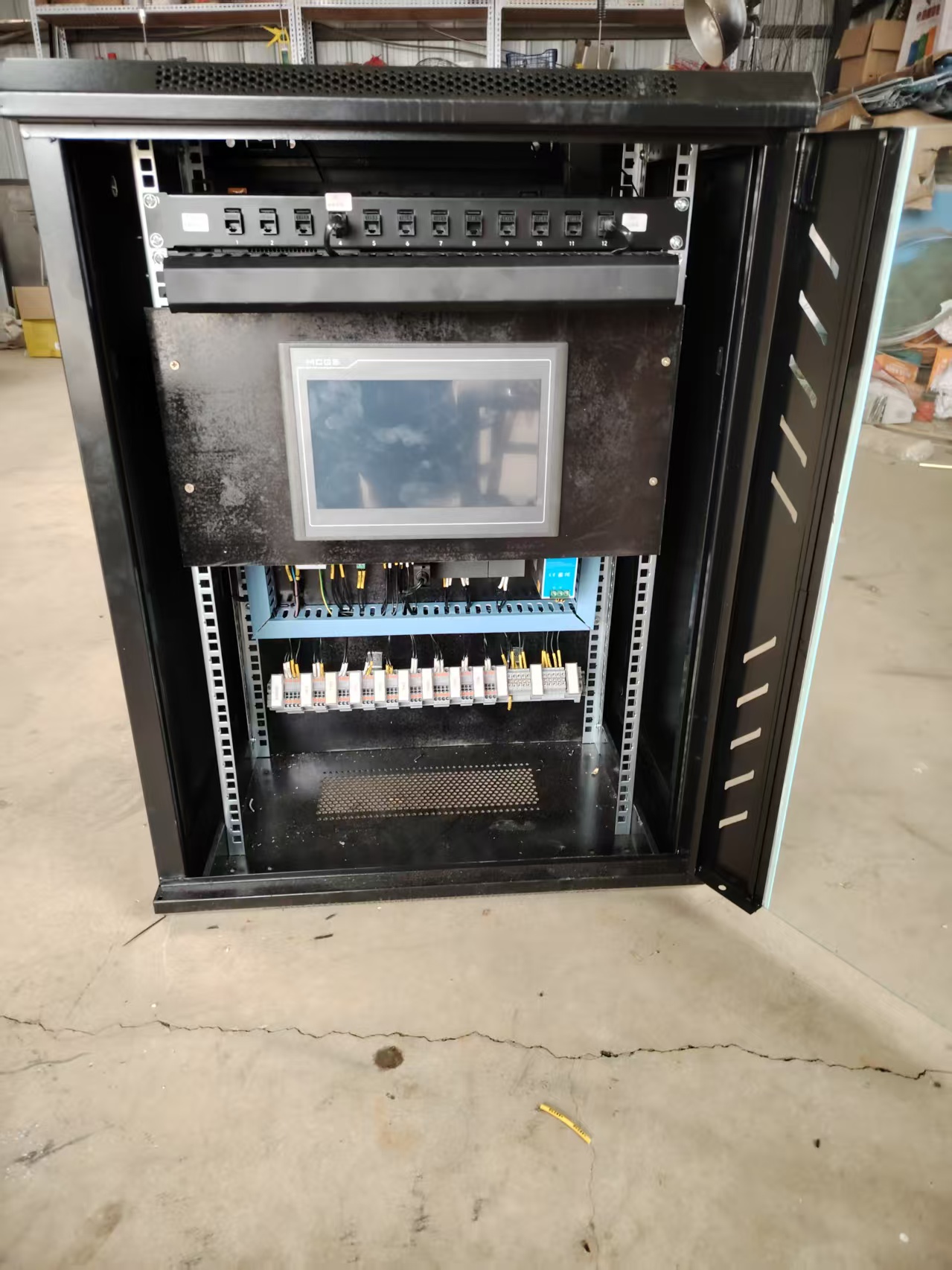 門(mén)禁系統(tǒng)服務(wù)柜